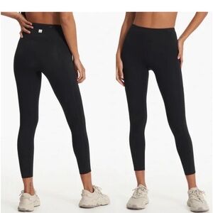 Vuori Stride Leggings in Black Pockets Size L